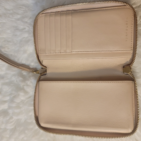 Tory Burch Leather Wristlet + Angara sterling silver and garnet pendant - Picture 9 of 16